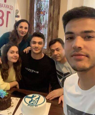 Ozan Kabak with his family.